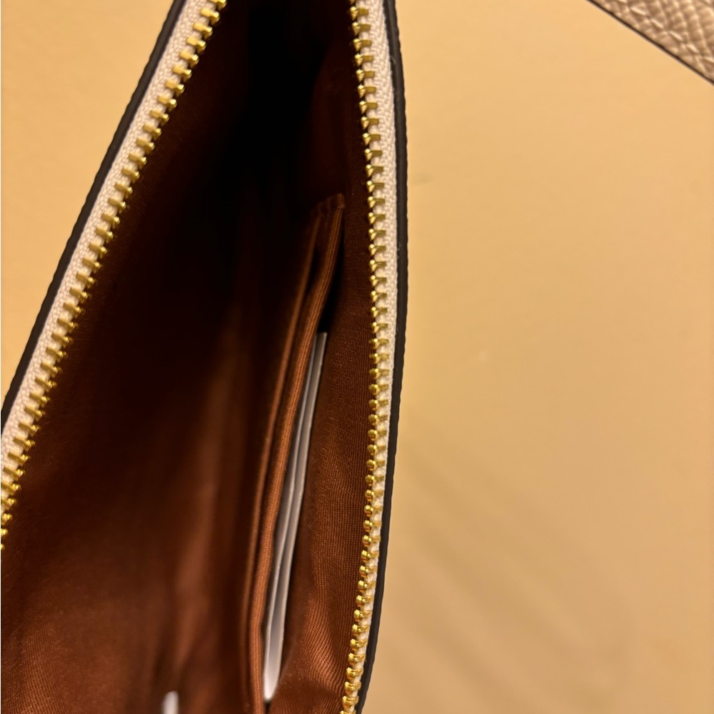 Coach wristlet - Picture 2 of 5